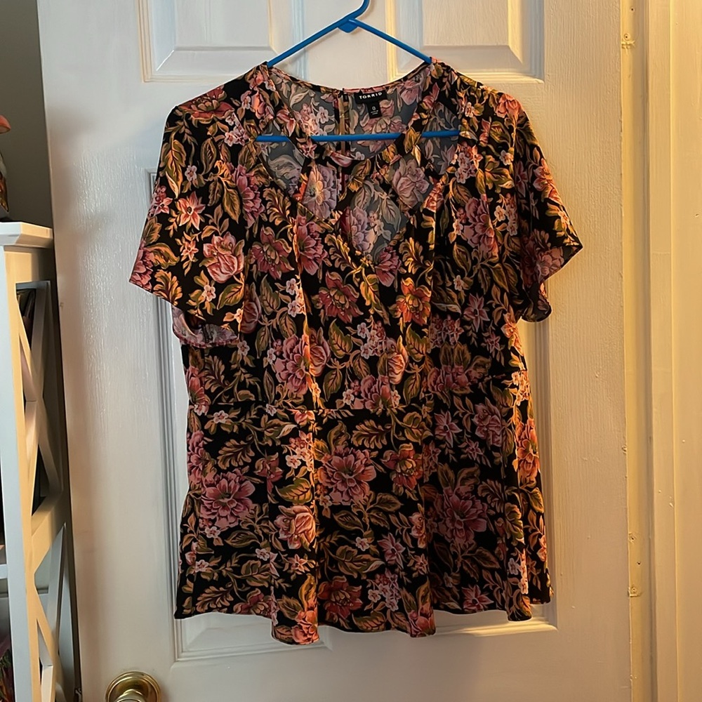 Floral Torrid Cage Top Size M/L